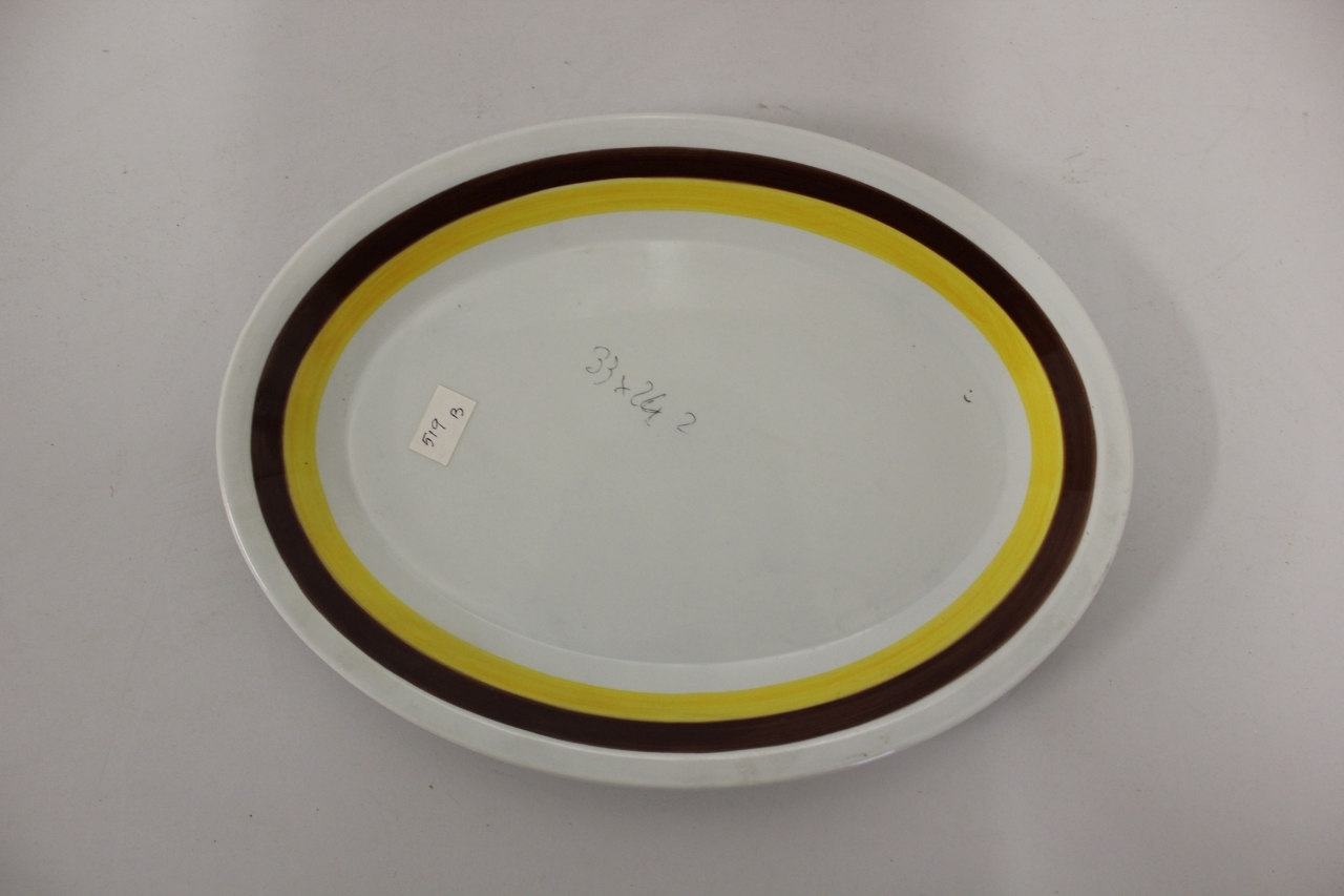 piatto ovale, opera isolata - ambito friulano (terzo quarto sec. XX)