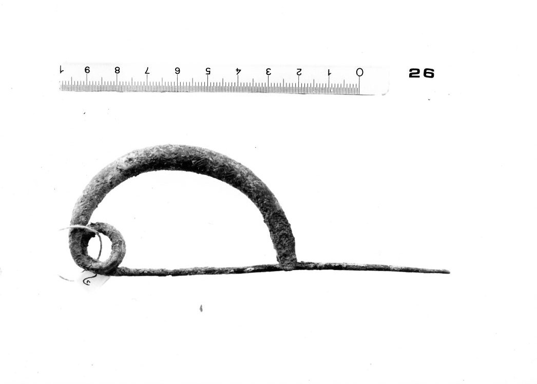fibula ad arco ingrossato e staffa a disco - FASE TERNI II (Età del ferro I)