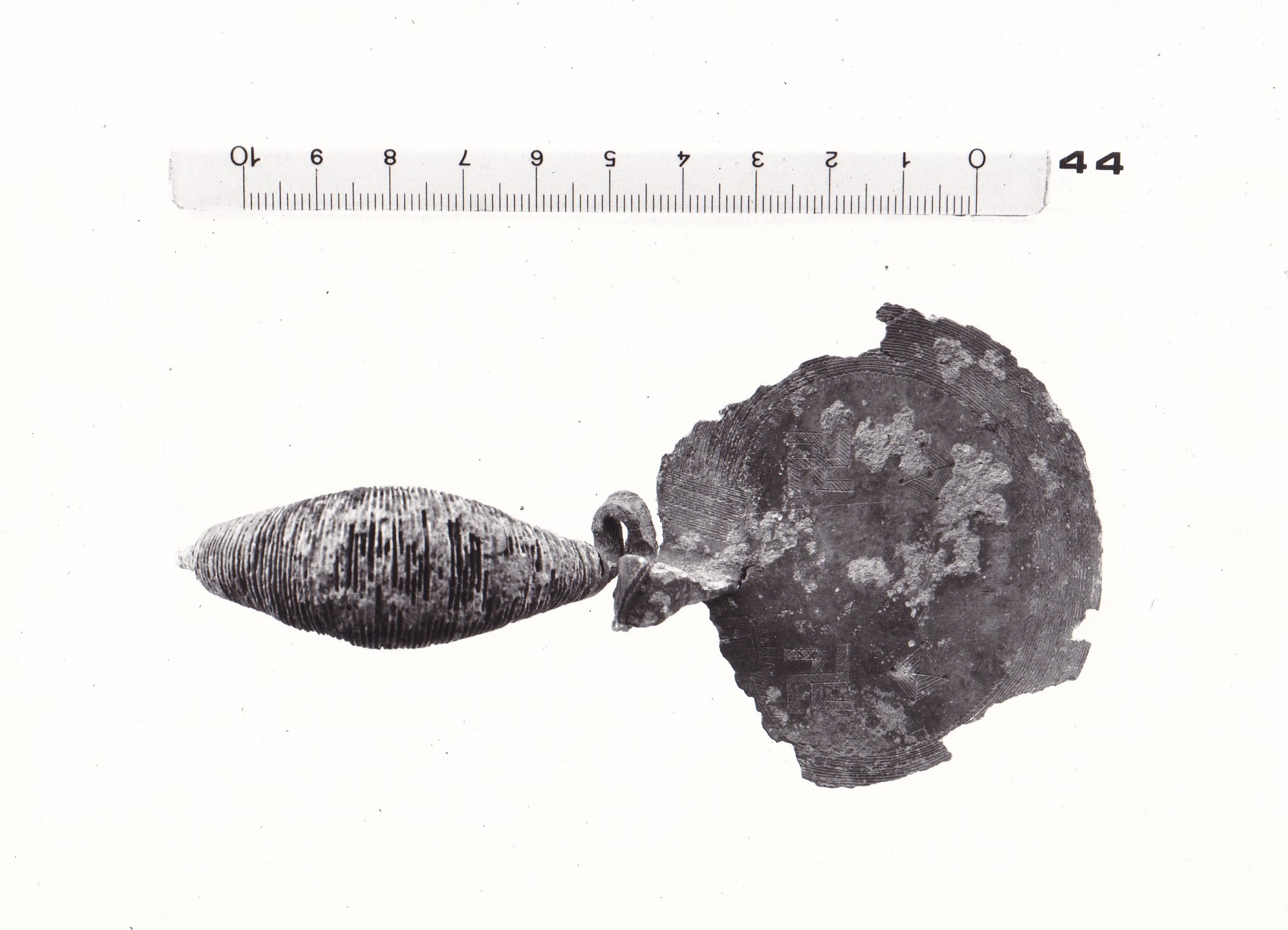 Fibula ad arco lamellare con staffa a disco - FASE TERNI II (inizio Età del ferro I)