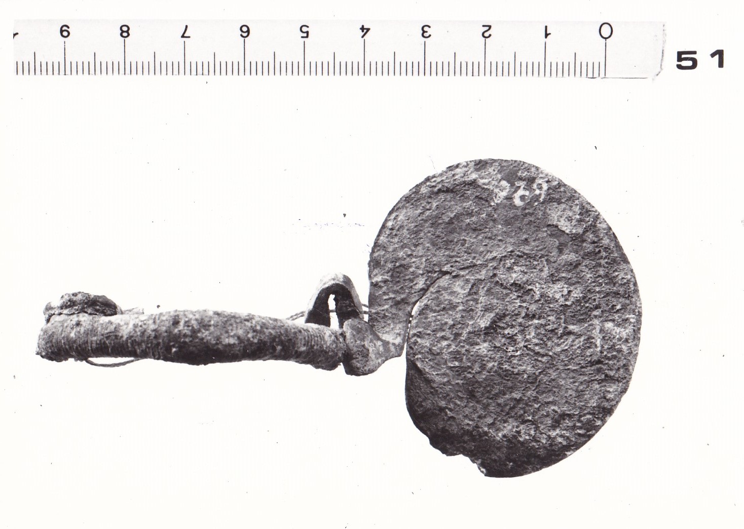fibula ad arco ingrossato e staffa a disco - FASE TERNI II (inizio Età del ferro I)