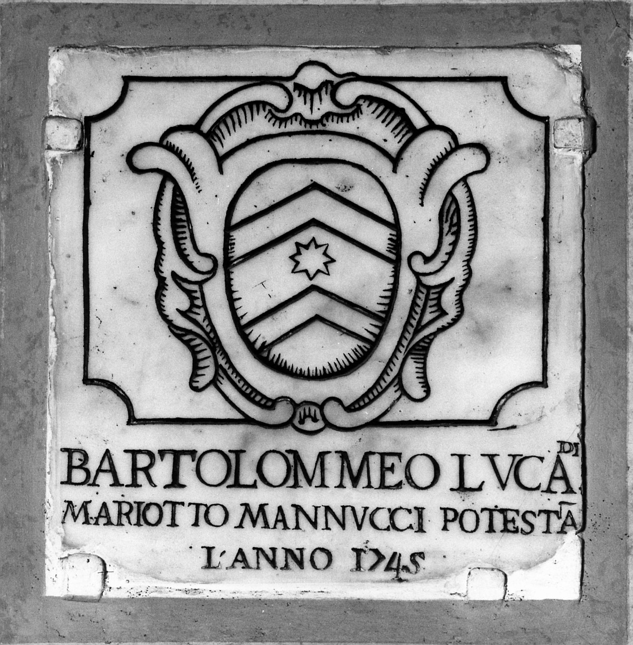 stemma gentilizio della famiglia Mannucci (scultura) - bottega toscana (sec. XVIII)
