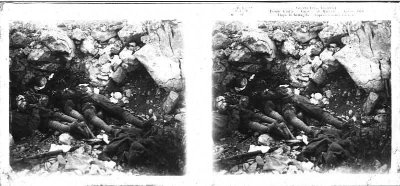 Friuli-Venezia Giulia - Carso - monte San Michele - caduti - cadaveri - soldati - 1916 (positivo) di Marzocchi, Luigi (primo quarto XX)