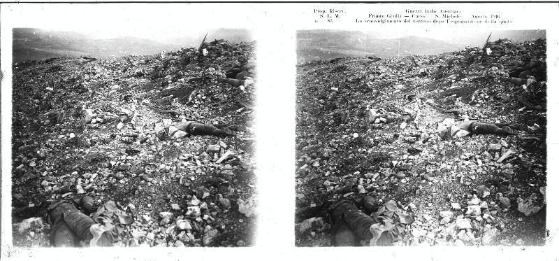 Friuli-Venezia Giulia - Carso - monte San Michele - quota 276 - caduti - cadaveri - soldati - 1916 (positivo) di Marzocchi, Luigi (primo quarto XX)