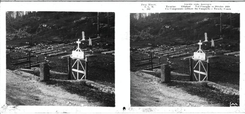 Roana - Campiello - Tresche Conca - camposanto militare - croci - 1918 (positivo) di Marzocchi, Luigi (primo quarto XX)