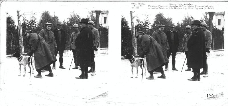 Cornuda - giornalisti esteri - Brigata Alpi - Generale Peppino Garibaldi - 1917 (positivo) di Marzocchi, Luigi (primo quarto XX)