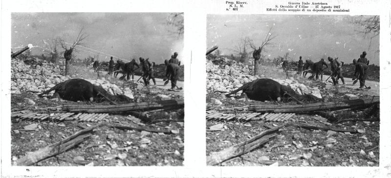 Udine - Sant'Osvaldo - soldati - macerie - scoppi - munizioni - depositi - 1917 (positivo) di Marzocchi, Luigi (primo quarto XX)