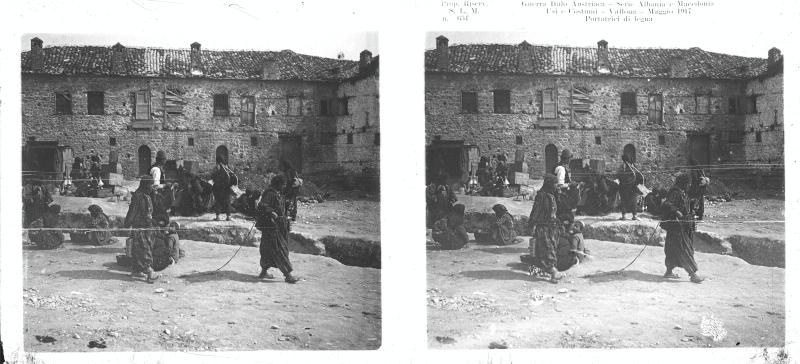 Albania - Valona - civili - 1917 (positivo) di Marzocchi, Luigi (primo quarto XX)
