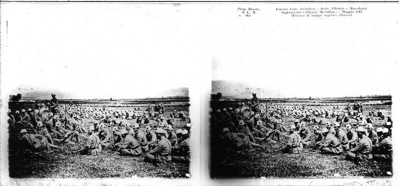 Albania - Argirocastro - bivacchi - soldati - truppe albanesi - 1917 (positivo) di Marzocchi, Luigi (primo quarto XX)