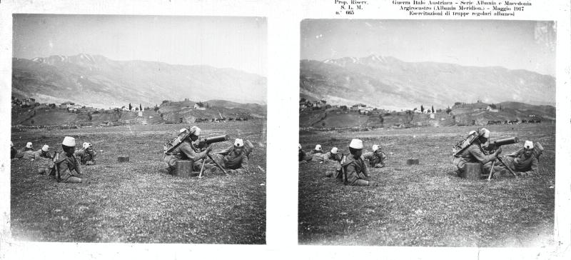 Albania - Argirocastro - soldati - truppe albanesi - 1917 (positivo) di Marzocchi, Luigi (primo quarto XX)