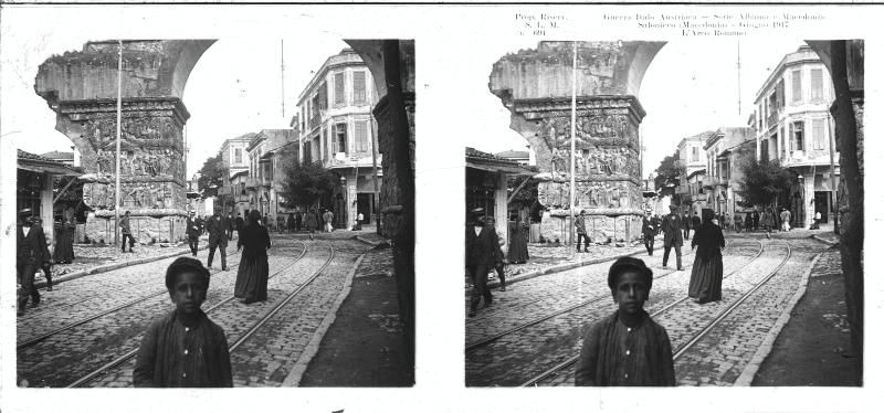 Grecia - Salonicco - Arco Romano - civili - 1917 (positivo) di Marzocchi, Luigi (primo quarto XX)