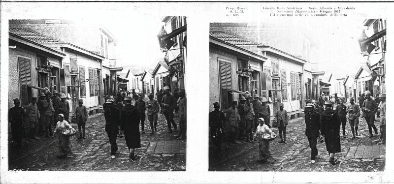 Grecia - Salonicco - soldati - civili - 1917 (positivo) di Marzocchi, Luigi (primo quarto XX)