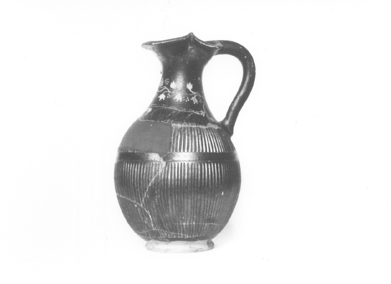 oinochoe a bocca trilobata - ceramica di Gnathia (prima metà III sec. a.C)