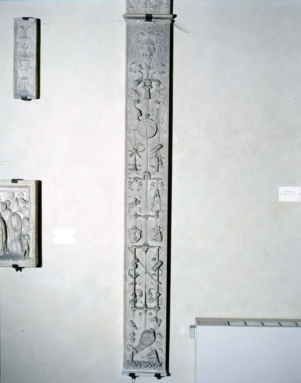 motivo decorativo a candelabra (parasta) di Benedetto da Rovezzano (primo quarto sec. XVI)
