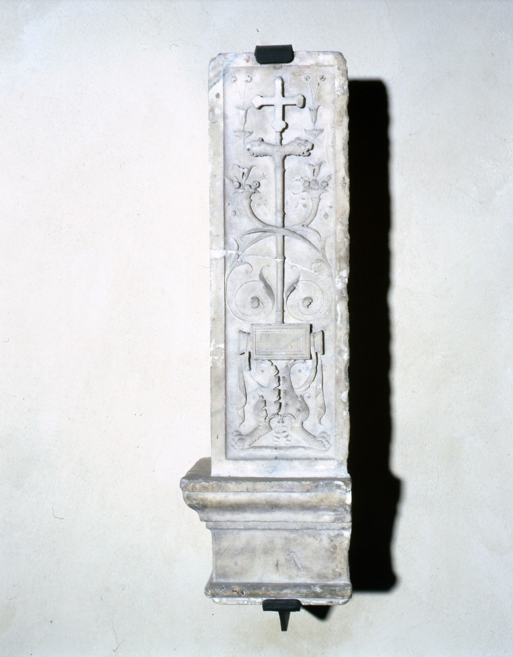 motivo decorativo a candelabra con simboli religiosi (stipite) di Benedetto da Rovezzano (primo quarto sec. XVI)
