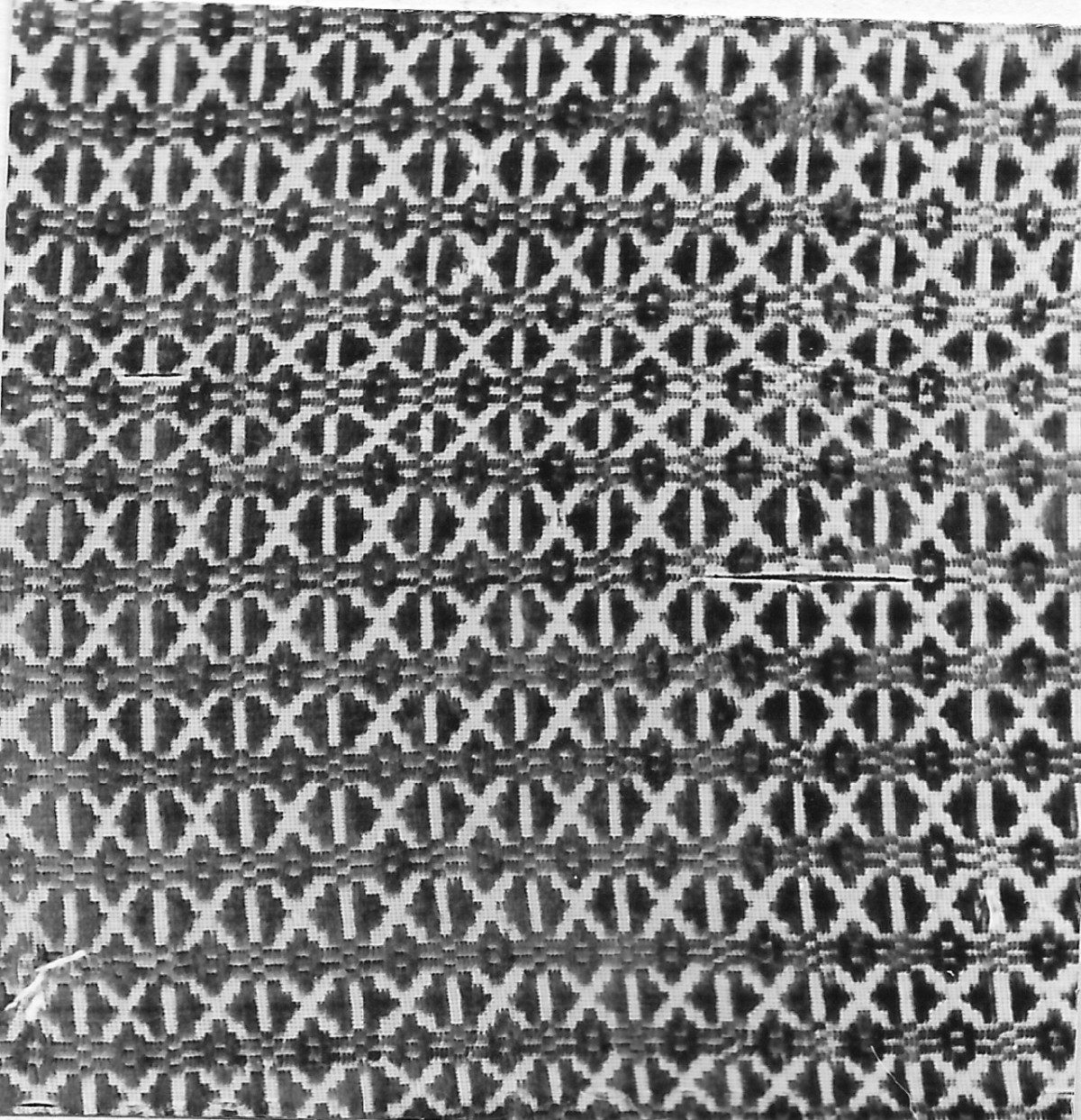 motivo decorativo geometrico (tessuto, frammento) - manifattura italiana (prima metà sec. XVII)