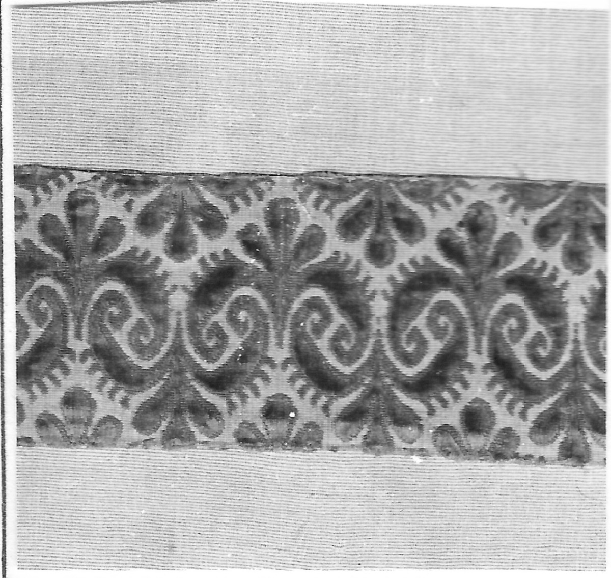 motivi decorativi vegetali (tessuto, frammento) - manifattura italiana (sec. XVII)