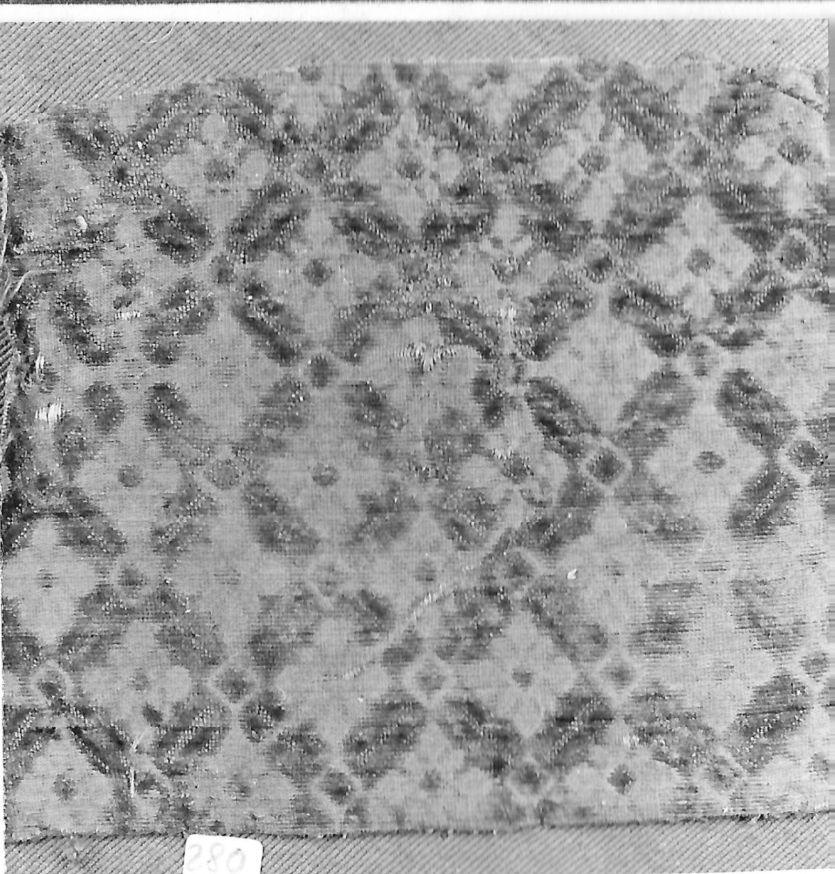 motivi decorativi geometrici e vegetali stilizzati (tessuto, frammento) - manifattura italiana (secc. XVI/ XVII)