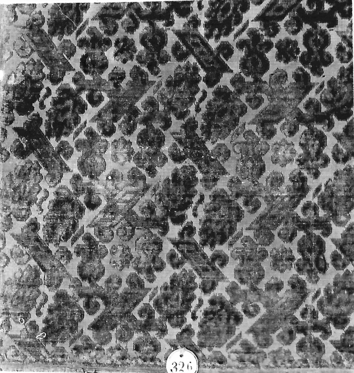 motivi decorativi geometrici e vegetali stilizzati (tessuto, frammento) - manifattura italiana (sec. XVII)