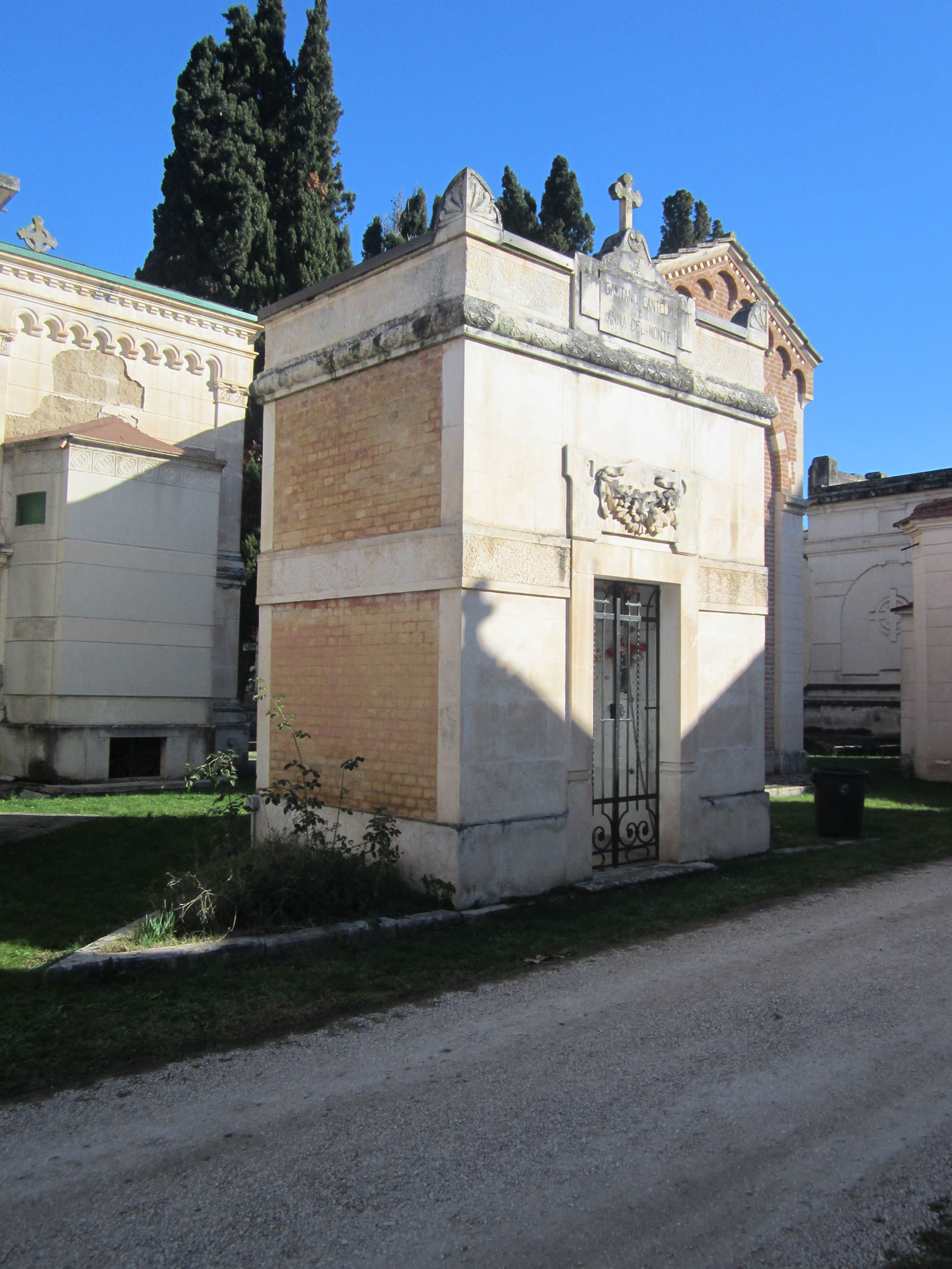 Cappella cimiteriale Gaetano Cantelmi Anna Del Monte (cimitero, monumentale) - Sulmona (AQ) 