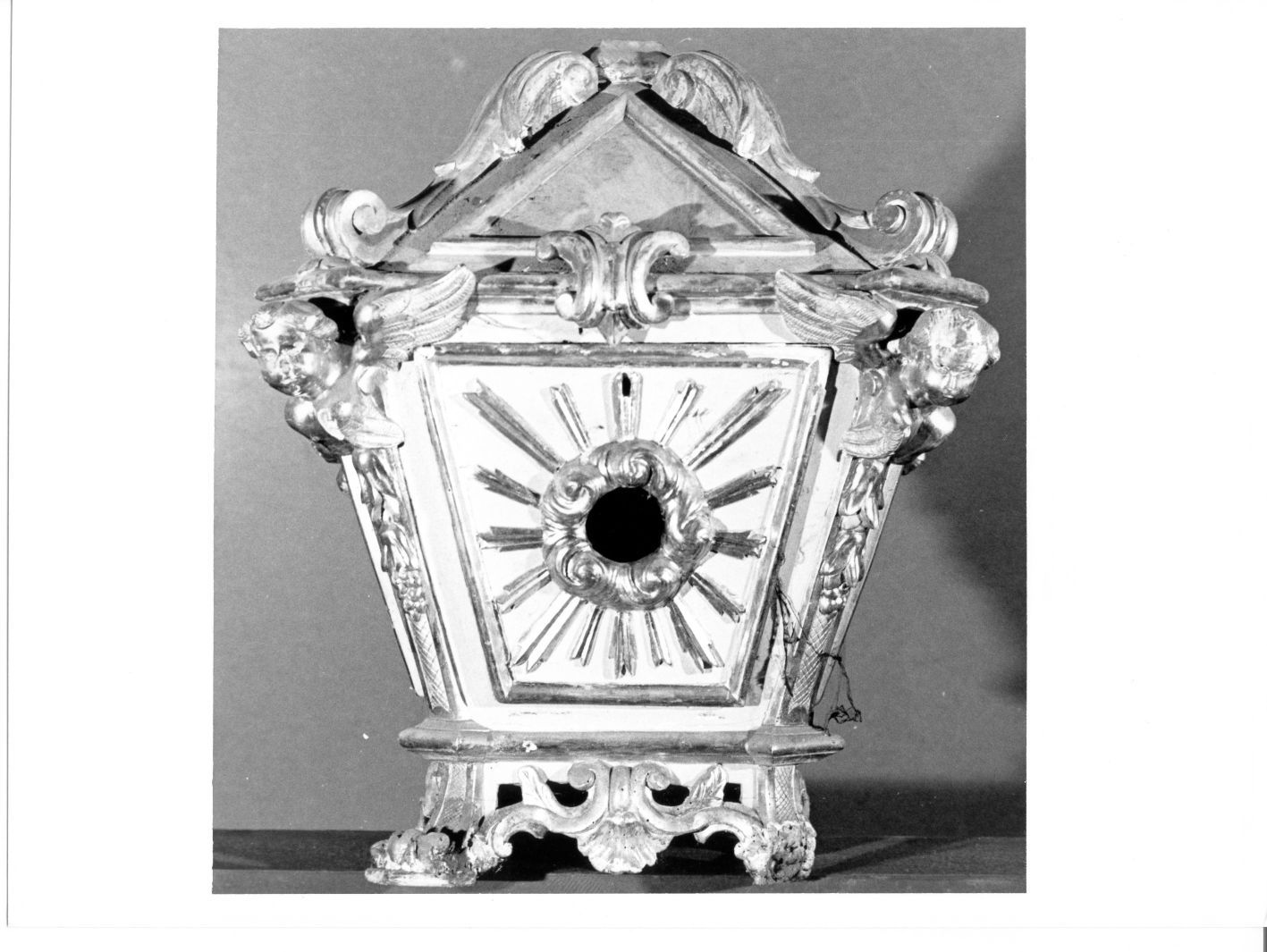cherubini e motivi decorativi a volute (repositorio) - bottega campana (sec. XIX)