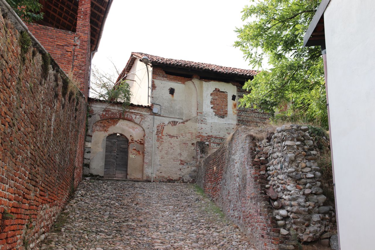 Casa Ravera (castello) - Bellinzago Novarese (NO)  (XI; XV)