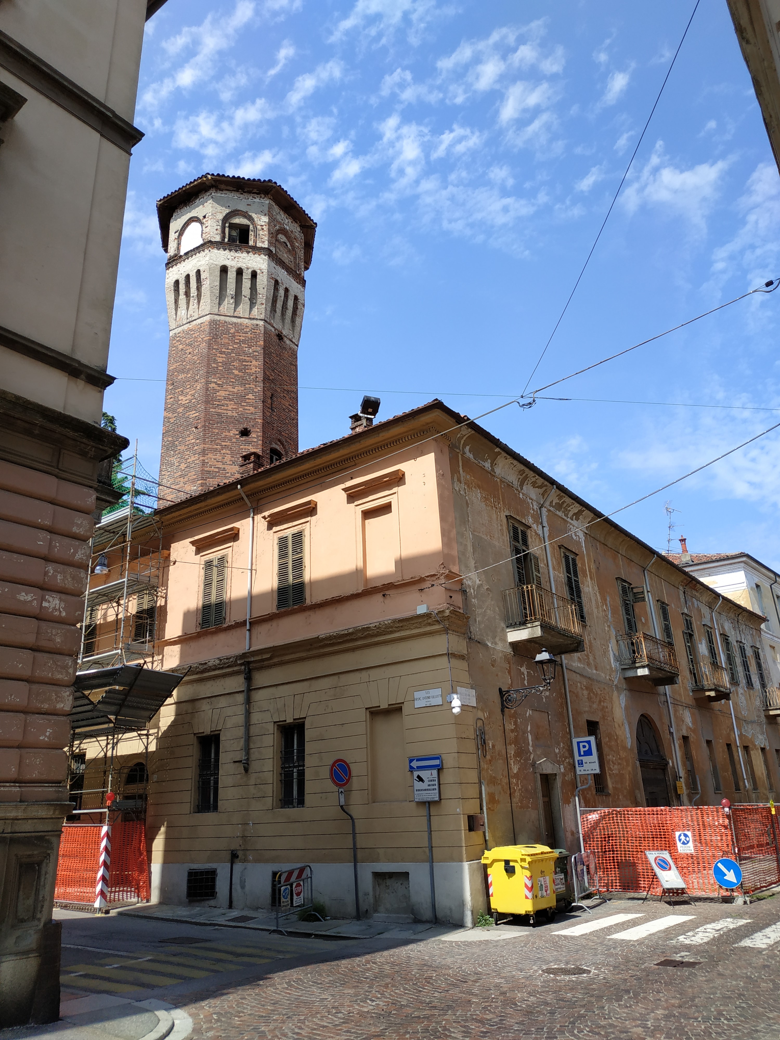 Torre dei Vialardi (torre) - Vercelli (VC) 