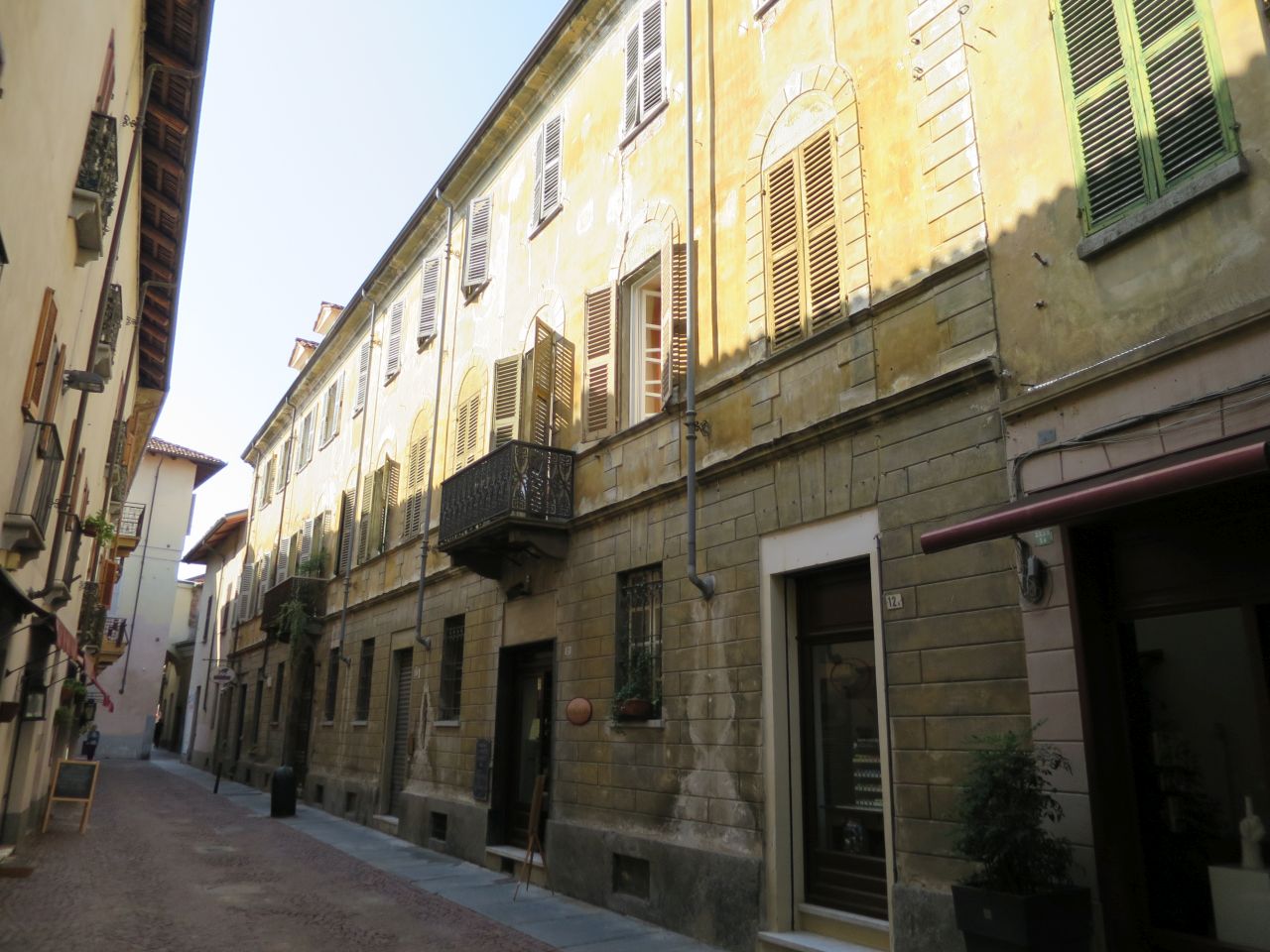 casa in via Pertinace, 12 (casa) - Alba (CN)  (XVII)