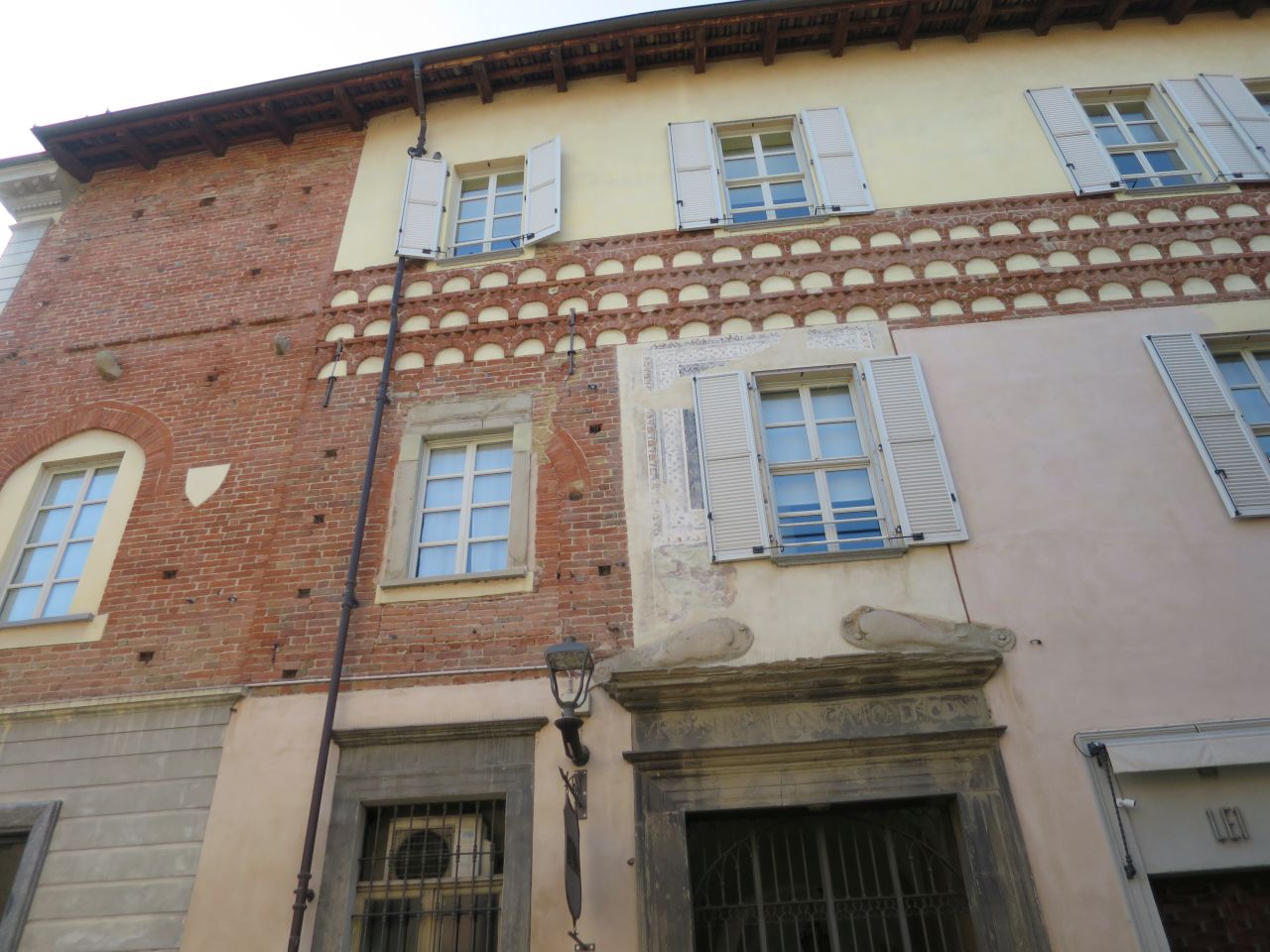 Palazzo Serralunga (palazzo, nobiliare) - Alba (CN)  (XIV)