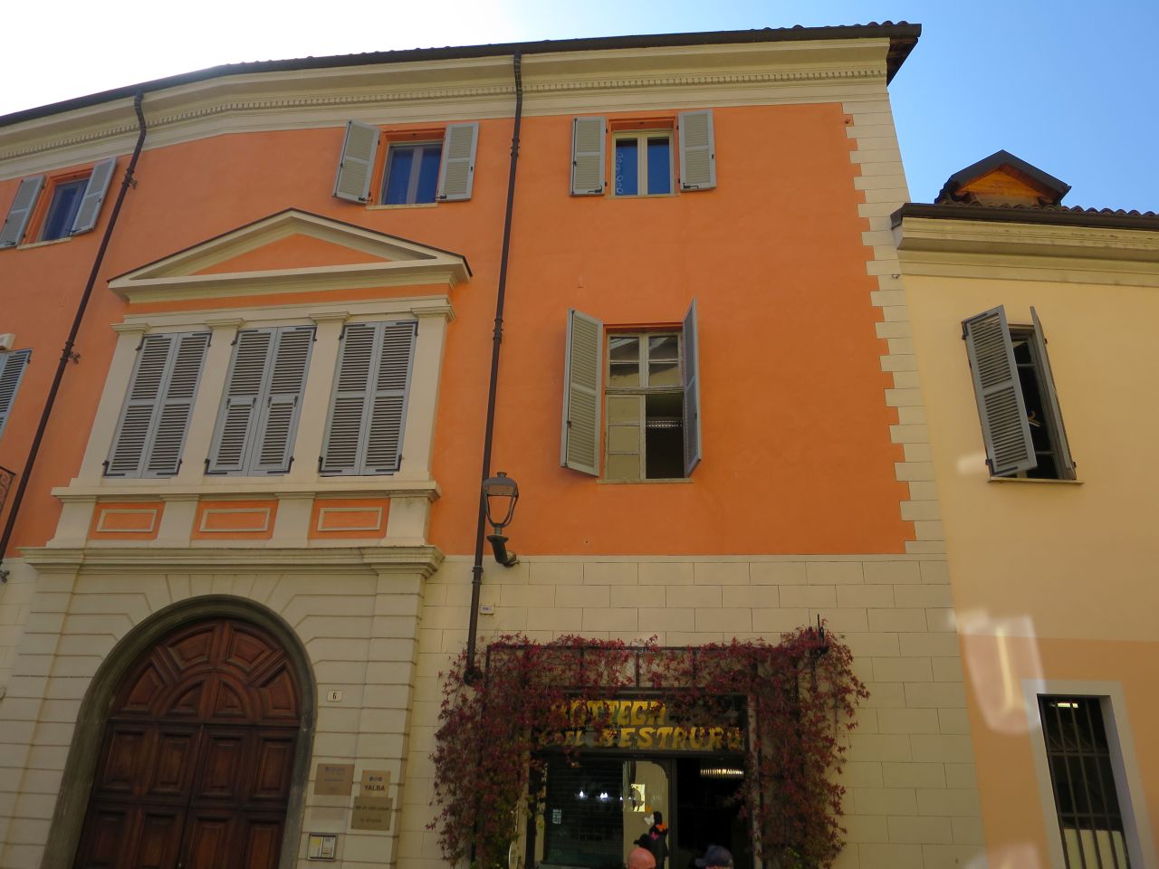 casa in via Calissano nr. 6 (casa) - Alba (CN)  (XIV)