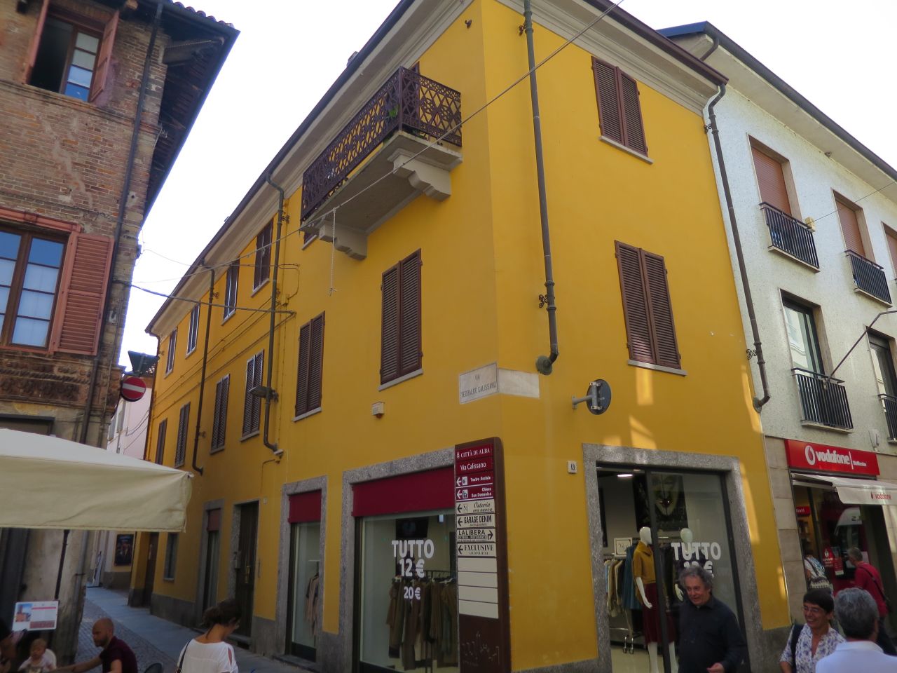 casa in via Calissano nr. 2, angolo via Maestra (casa) - Alba (CN)  (XVIII)