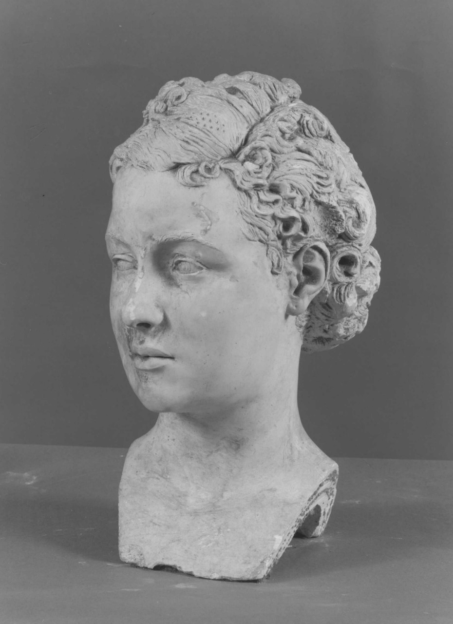 Varisa, testa di donna (scultura) di Berti Antonio (sec. XX)