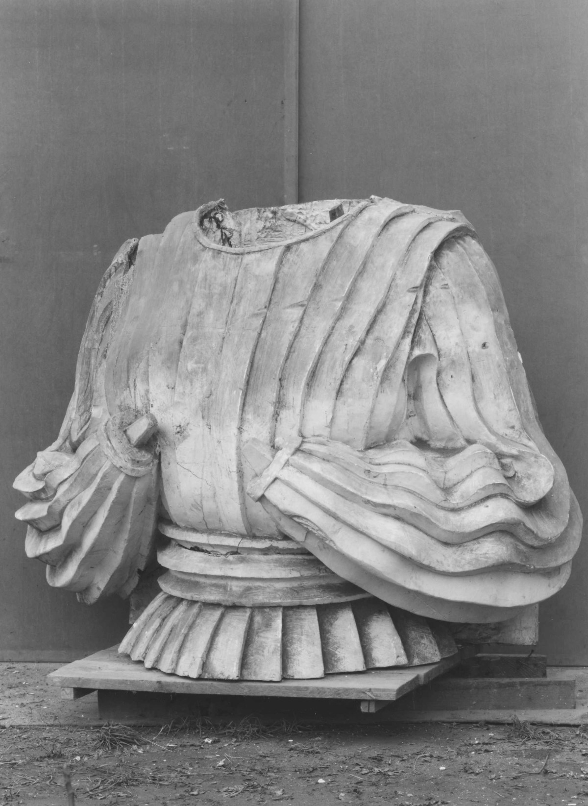 busto femminile (scultura) di Berti Antonio (seconda metà sec. XX)