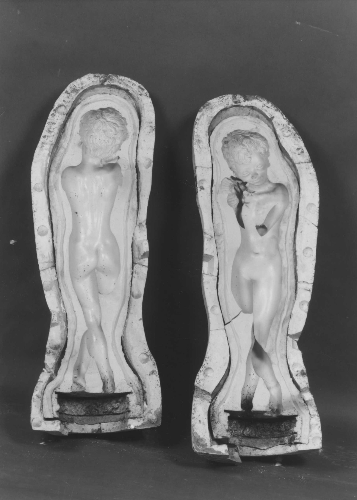 figura femminile con colomba (matrice - per scultura) di Berti Antonio (seconda metà sec. XX)