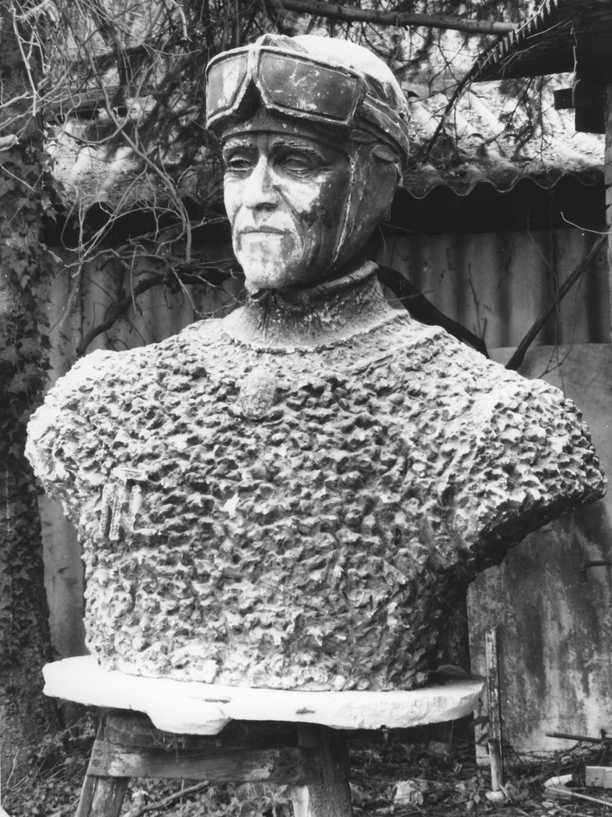 busto ritratto di Tazio Nuvolari (scultura, elemento d'insieme) di Berti Antonio (seconda metà sec. XX)