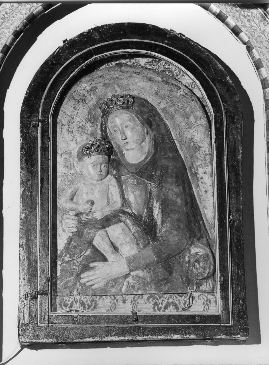 Madonna con Bambino che tiene in mano un uccellino (rilievo) - manifattura toscana (fine sec. XV)