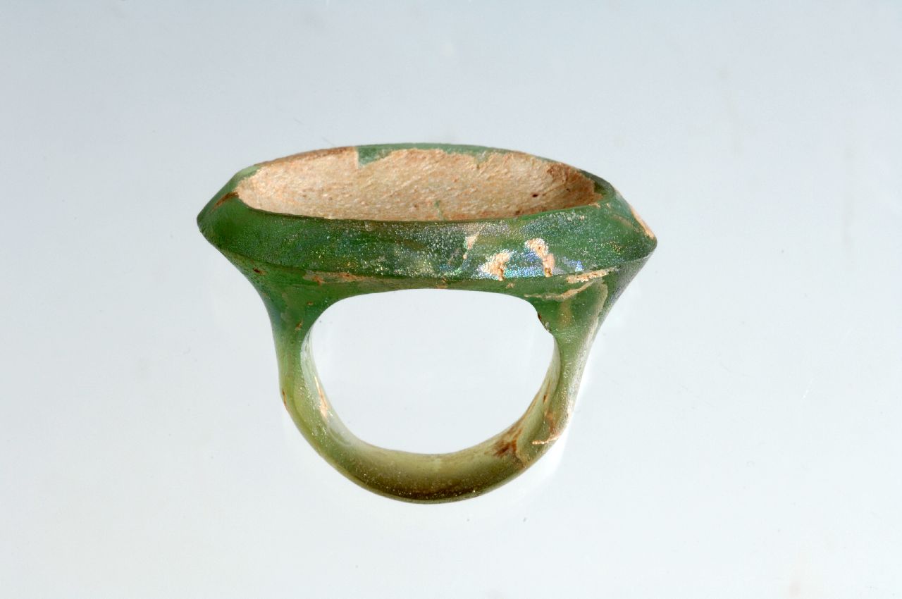 anello di vetro (IV-III a.C)