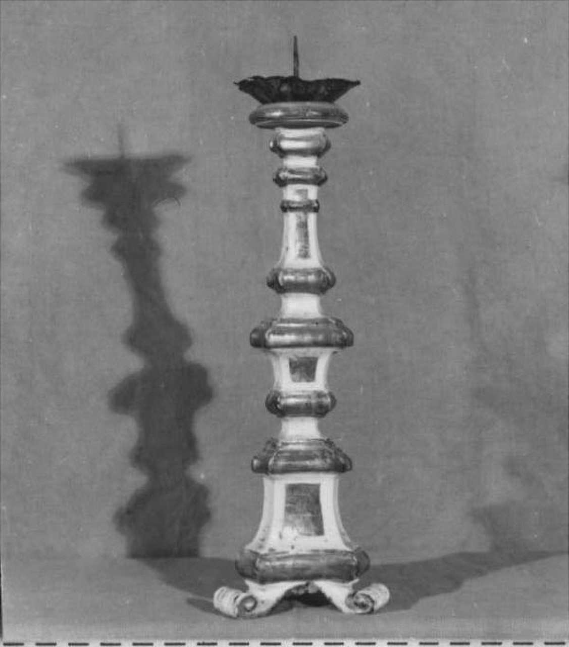 motivi decorativi geometrici (candeliere, serie) - artigianato toscano (sec. XVIII)