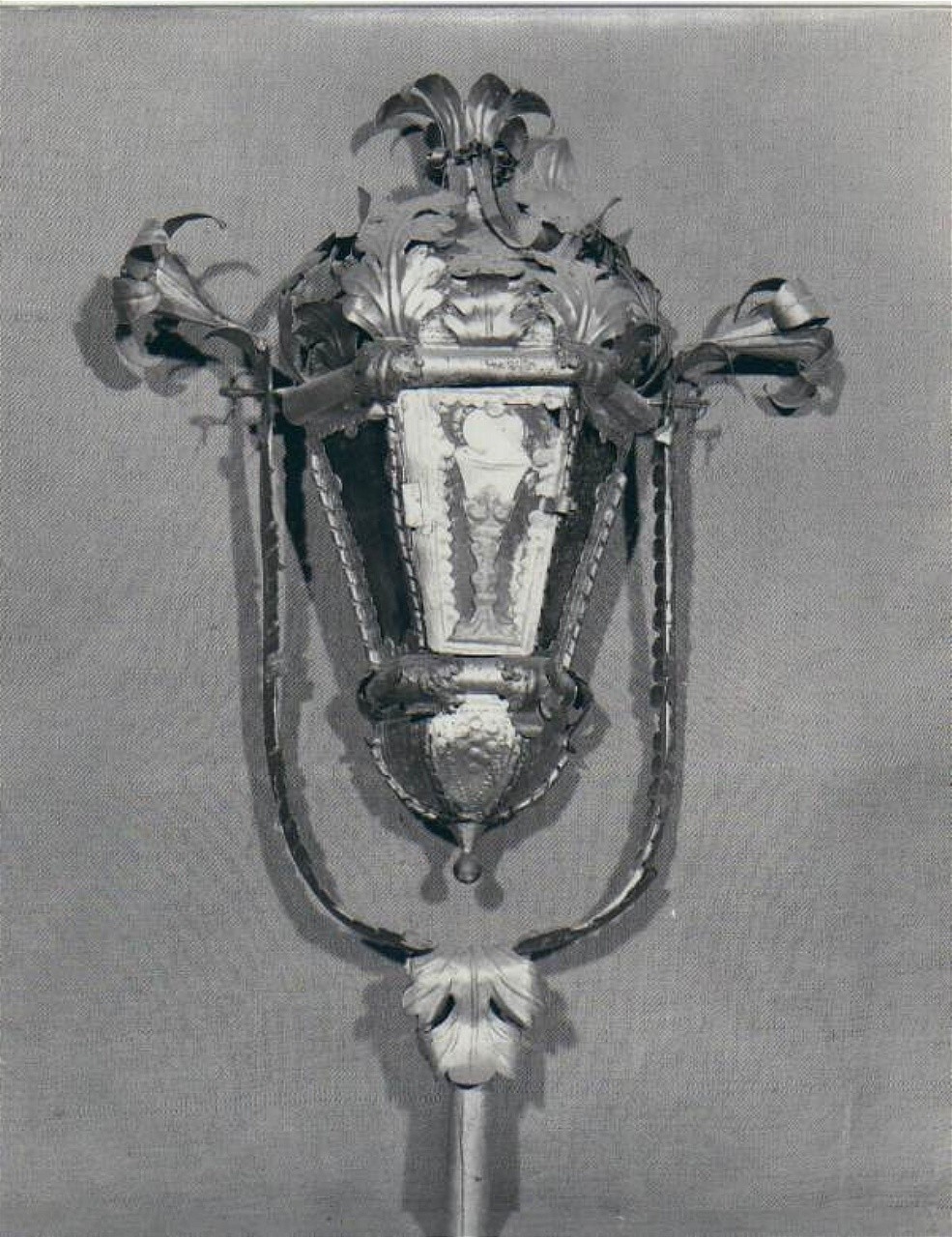 motivi decorativi vegetali (lanterna processionale) - artigianato toscano (fine/ inizio secc. XVIII/ XIX)