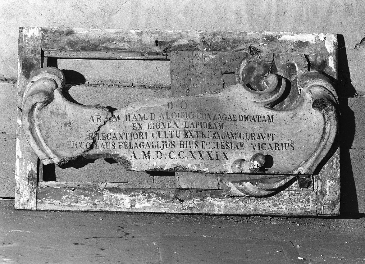 cartiglio con iscrizione (rilievo) - bottega toscana (sec. XVIII, sec. XVIII)