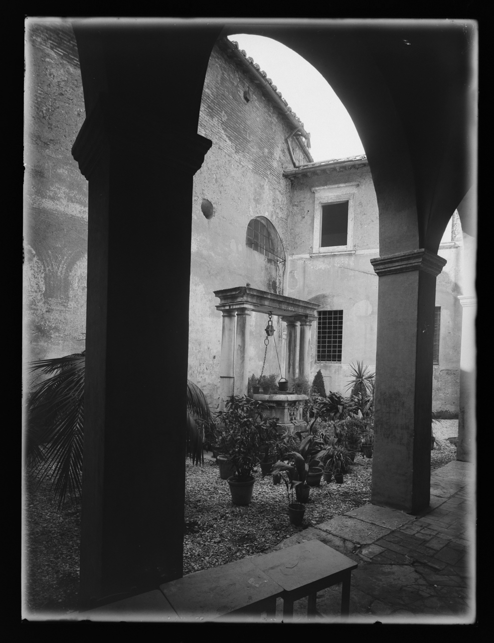 Chiesa Santo Stefano Rotondo al Celio <Roma> - Giardini (negativo) di laboratorio fotografico Soprintendenza Monumenti del Lazio (laboratorio) (secondo quarto XX)