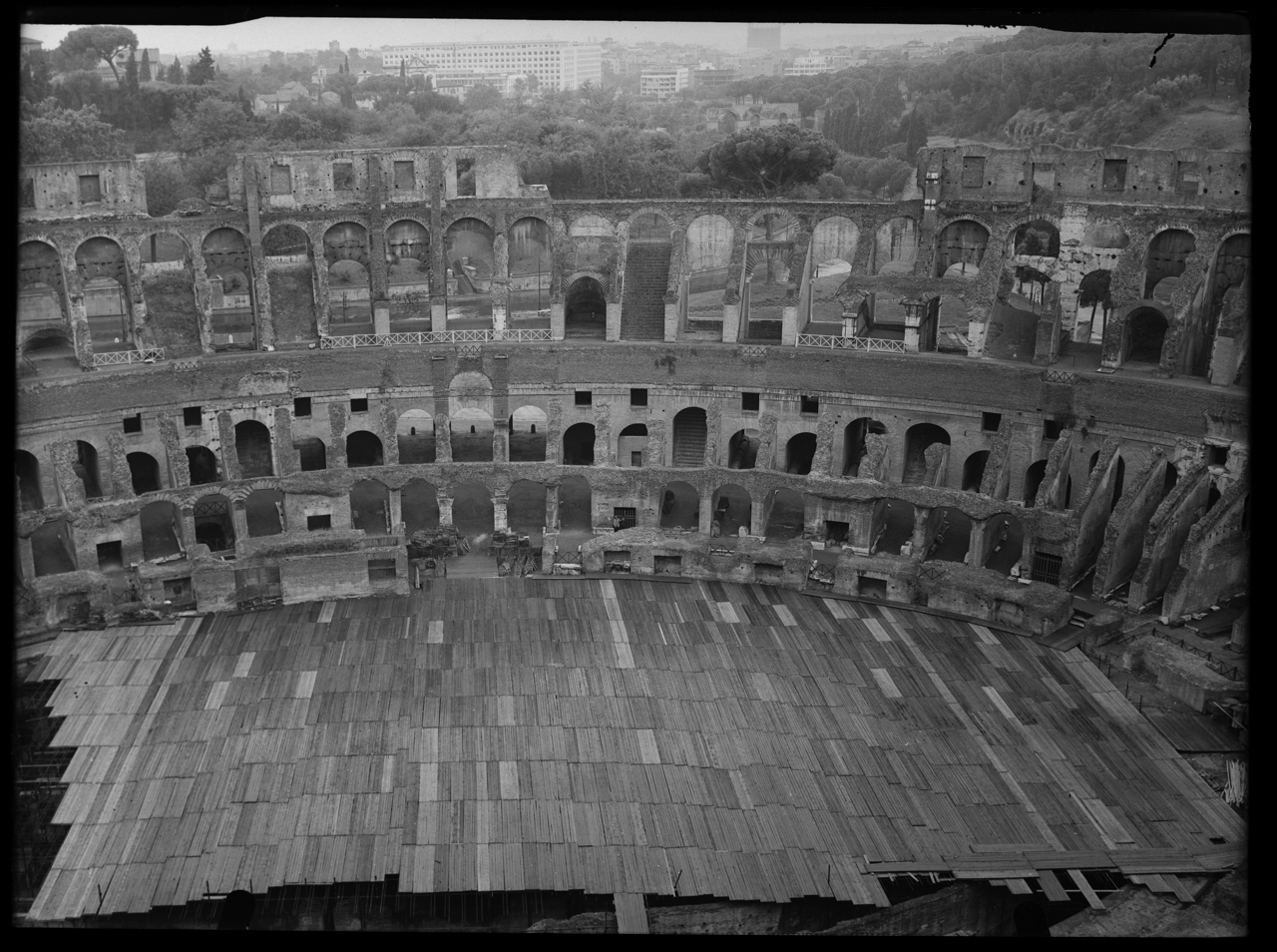 Colosseo <Roma> (negativo) di laboratorio fotografico Soprintendenza Monumenti del Lazio (laboratorio) (terzo quarto XX)