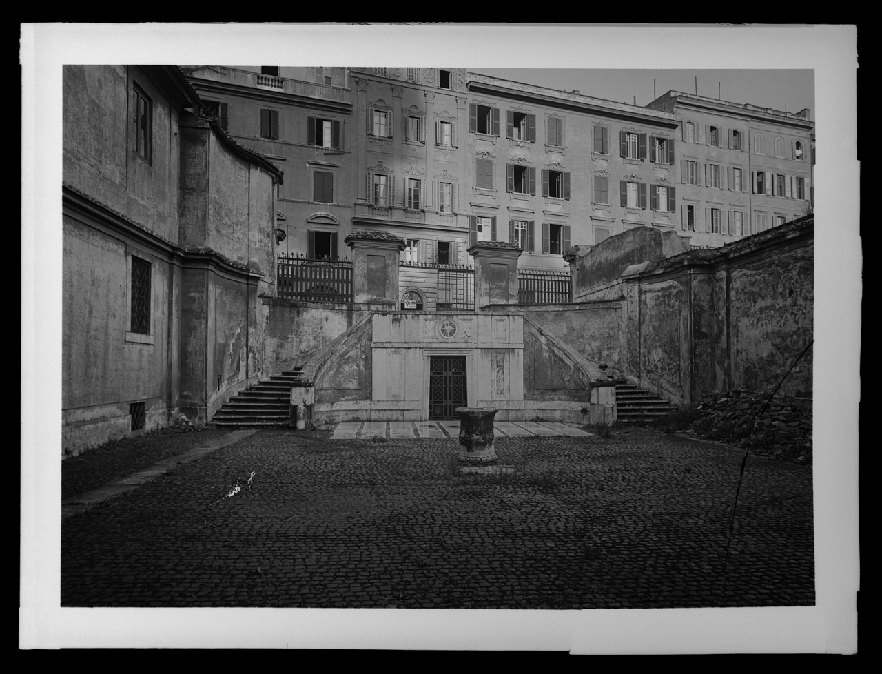 Chiesa di San Teodoro al Palatino <Roma> - Spazi esterni (negativo) di laboratorio fotografico Soprintendenza Monumenti del Lazio (laboratorio) (secondo quarto XX)