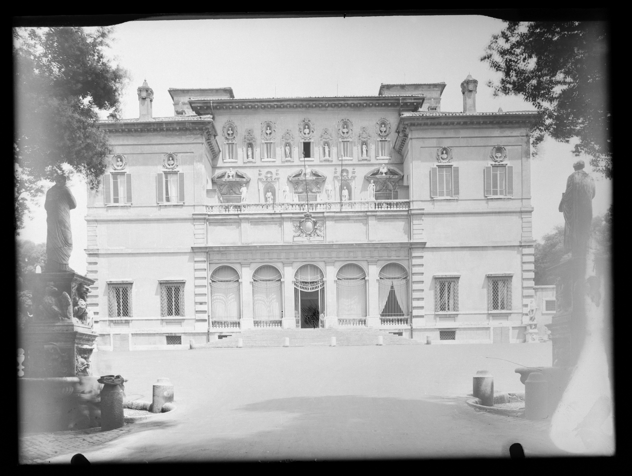 Galleria Borghese <Roma> - Facciate (negativo) di laboratorio fotografico Soprintendenza Monumenti del Lazio (laboratorio) (terzo quarto XX)