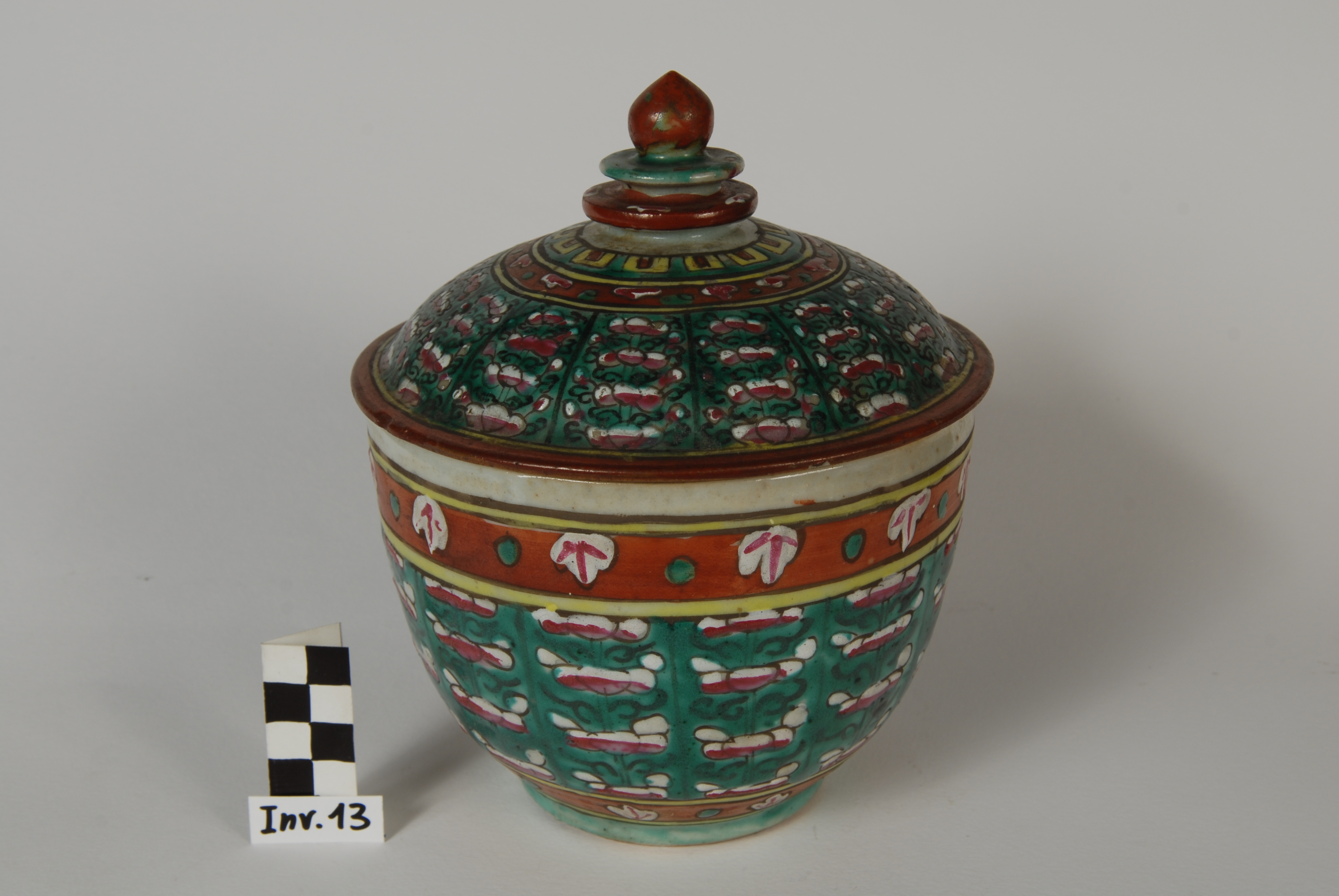 vasetto con coperchio - manifattura cinese (XVIII-XIX)