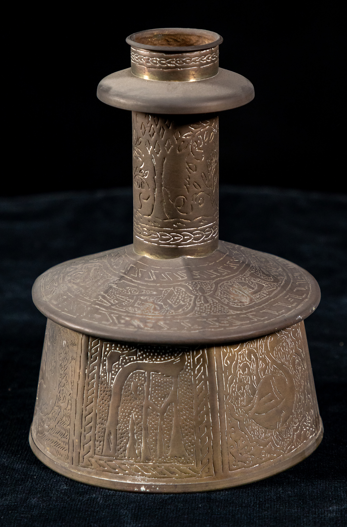 candeliere, opera isolata - manifattura araba (seconda metà XIX)