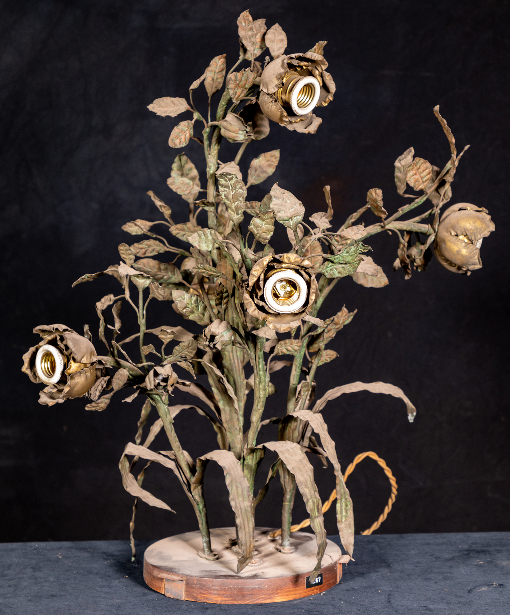 Steli di fiori e foglie (lampada da tavolo) - ambito piemontese (fine/ inizio secc. XIX-XX)