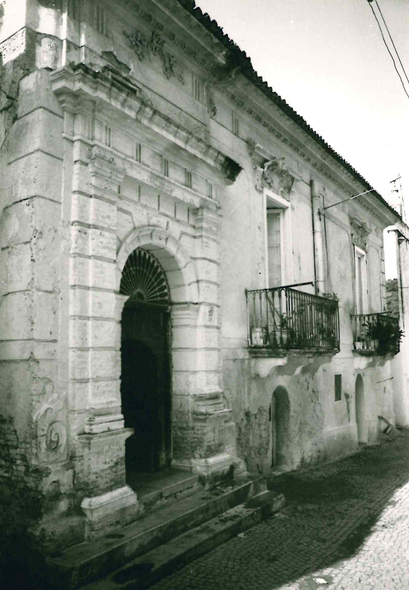 palazzo, privato - Ferrandina (MT) 