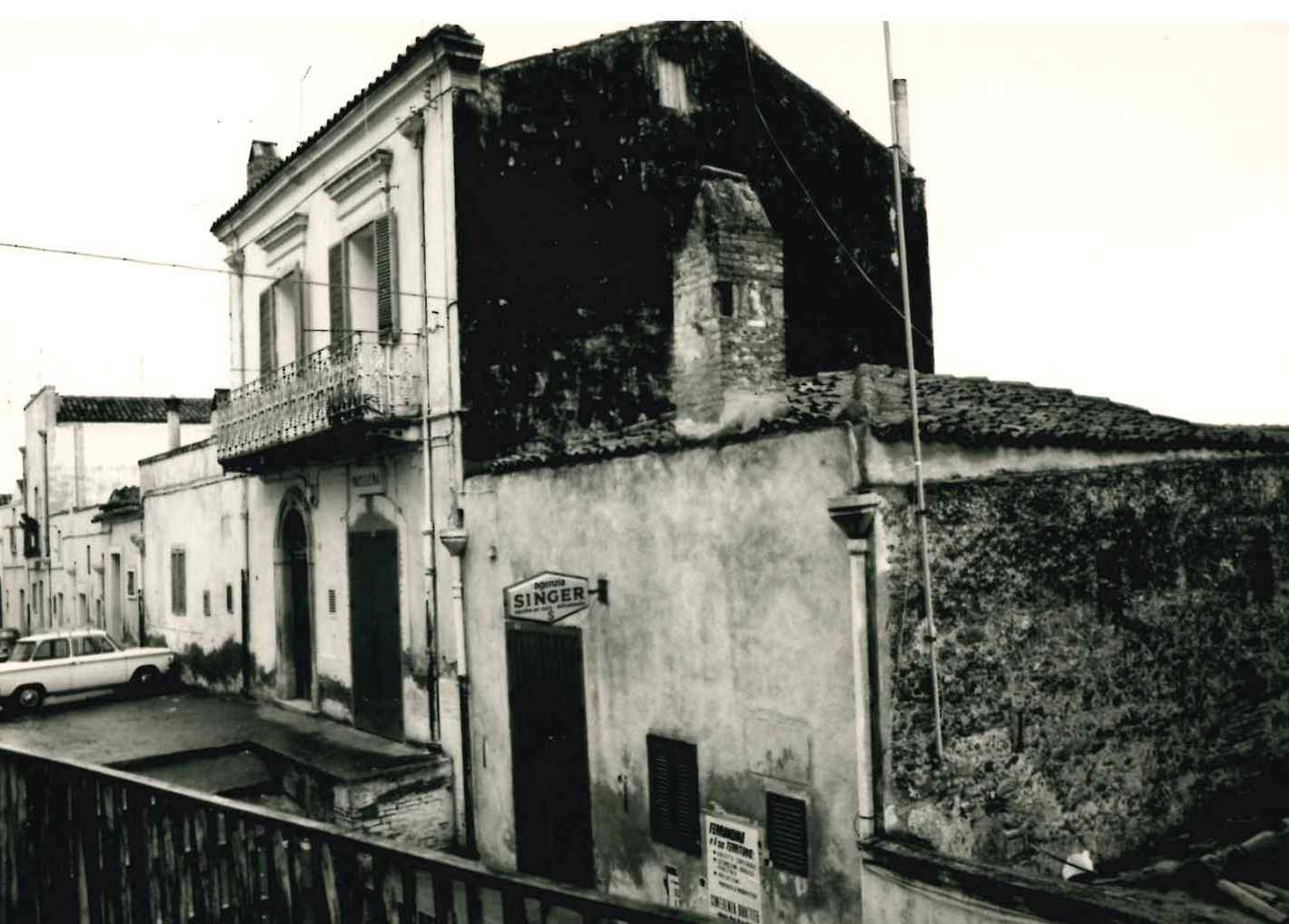 Palazzetto a due piani (palazzo, privato) - Ferrandina (MT) 