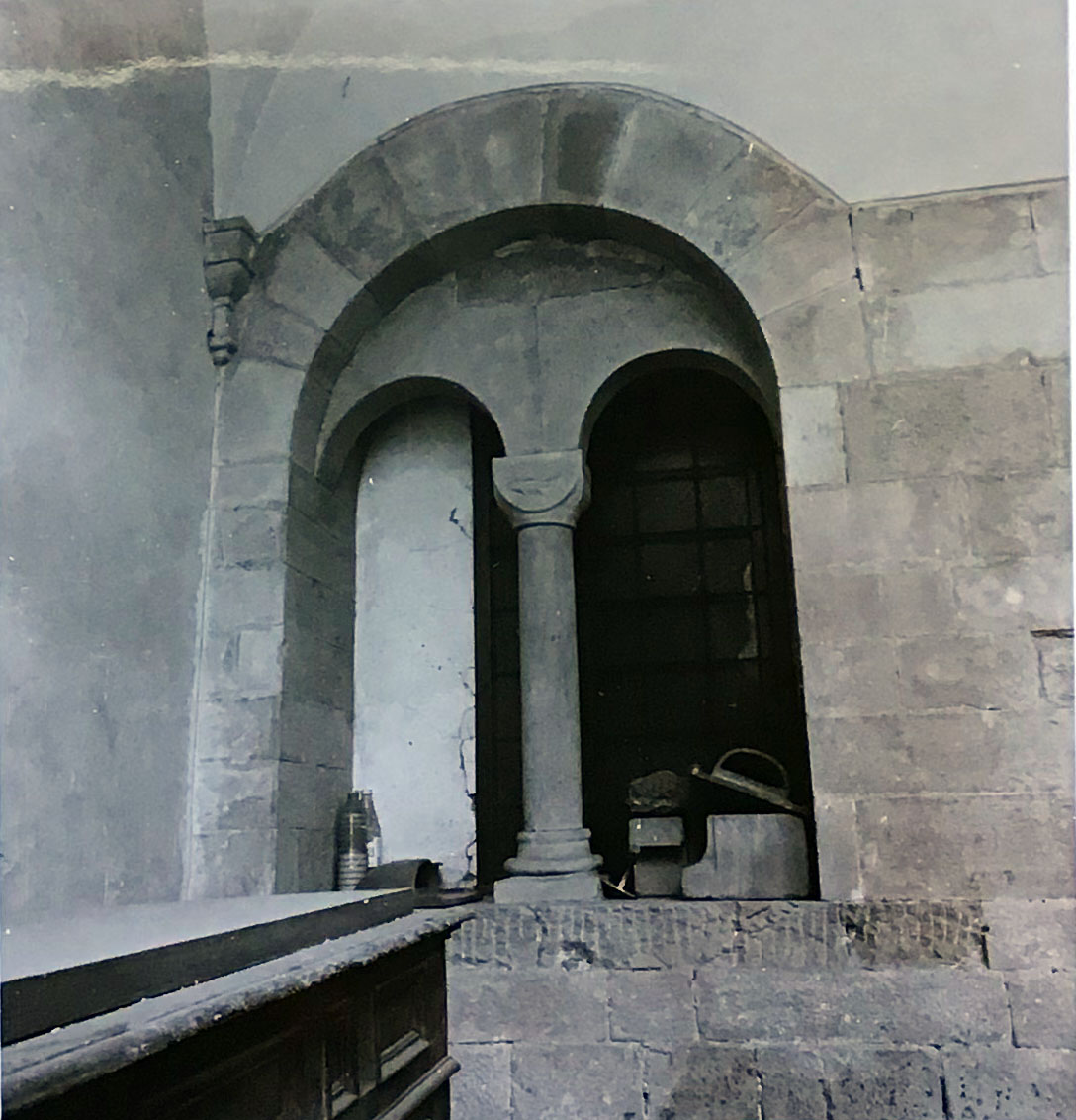 iscrizione commemorativa (mostra di finestra bifora, opera isolata) - manifattura toscana (XII-XIII)