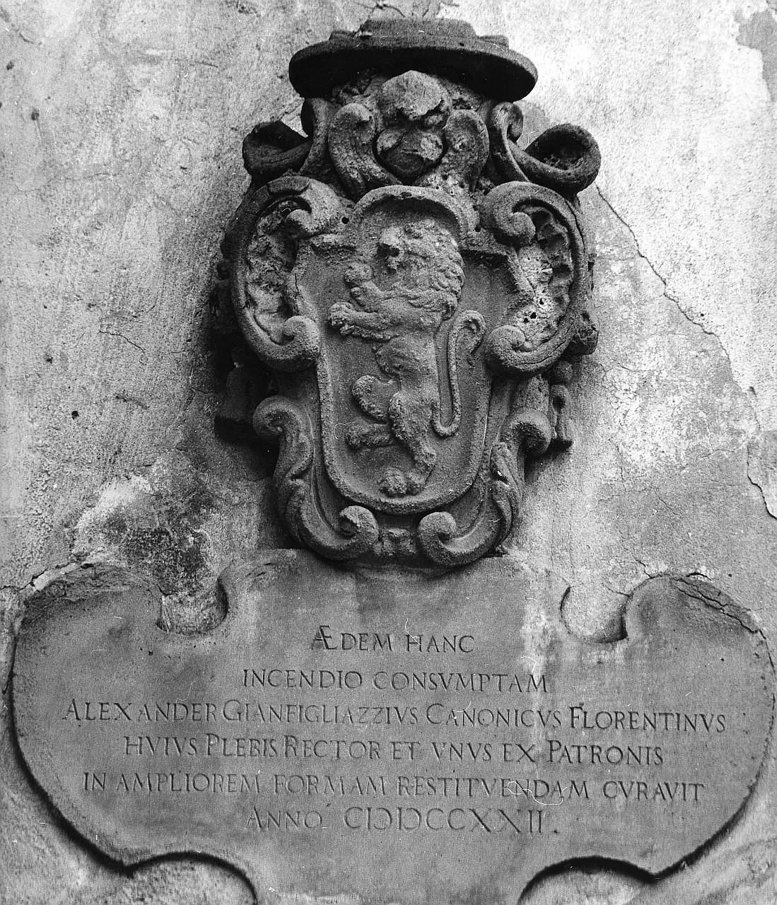 stemma gentilizio della famiglia Gianfigliazzi (scultura) - bottega toscana (primo quarto sec. XVIII)